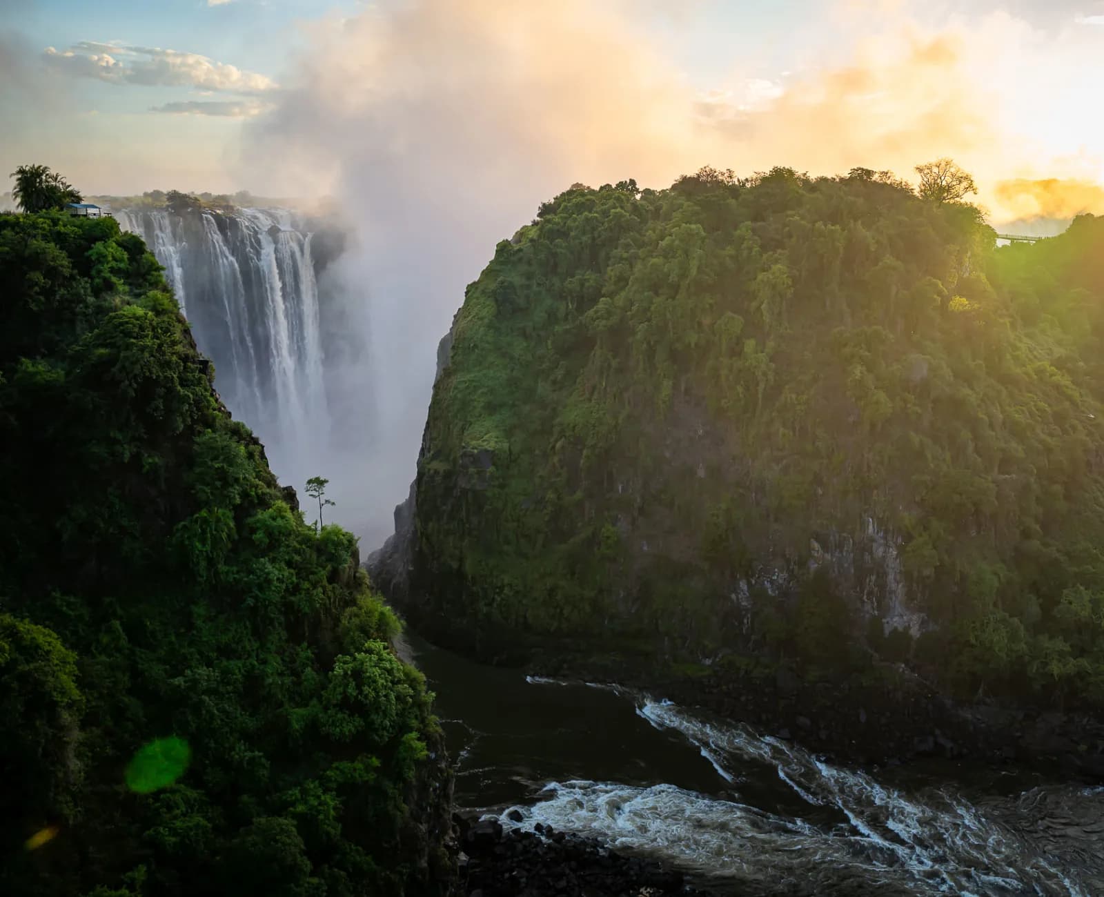 Victoriafälle bei Sonnenuntergang — Mosi-oa-Tunya