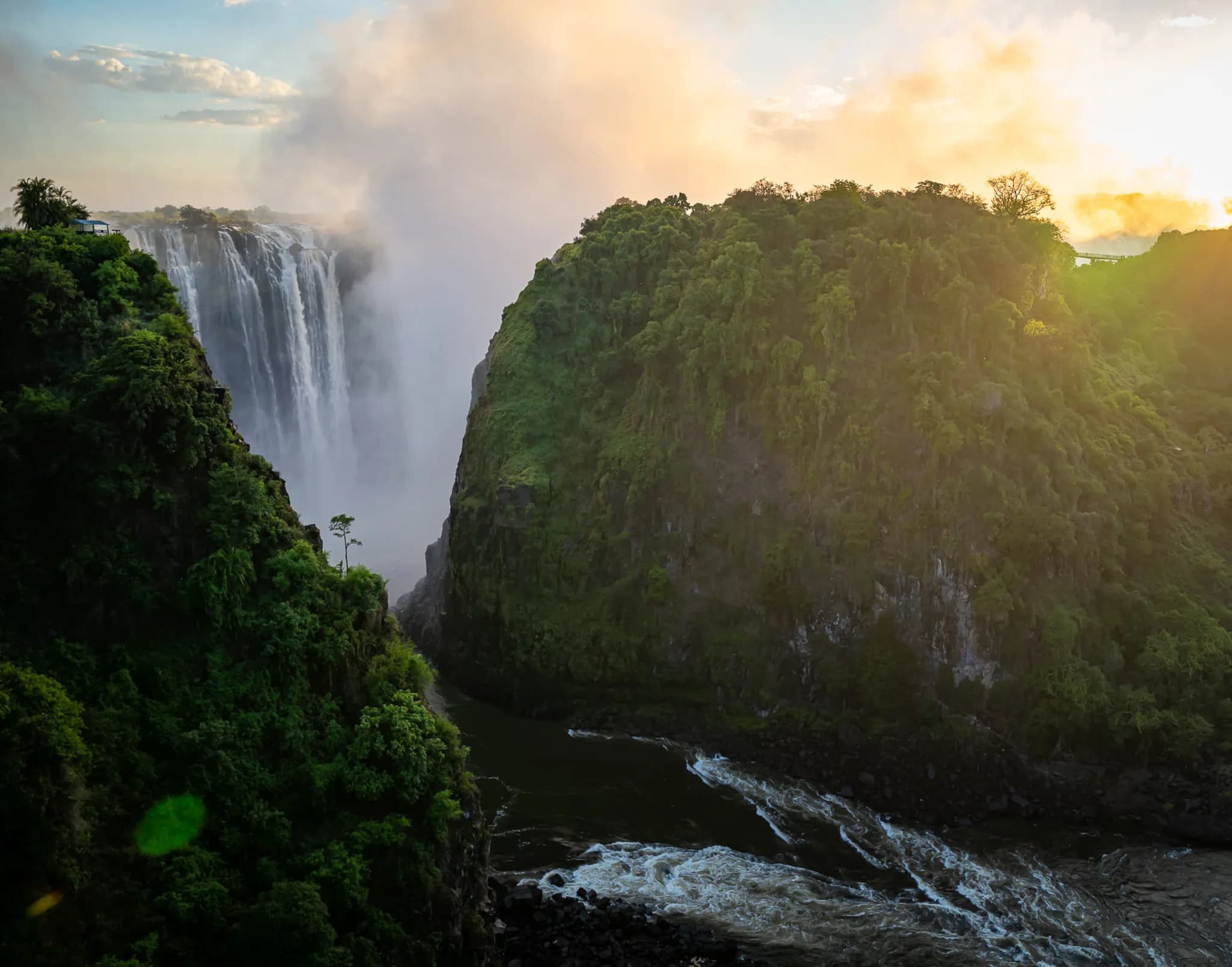 Chutes Victoria au coucher du soleil — Mosi-oa-Tunya